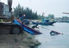 2 tàu cá ở Quảng Ngãi bị sóng đánh chìm khi đang di chuyển vào bờ