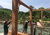 Tháo dỡ khu nghỉ dưỡng mọc ‘chui’ giữa rừng phòng hộ ở Quảng Nam