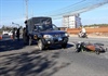 Đắk Lắk: Tông vào xe của Cảnh sát cơ động, người phụ nữ nguy kịch