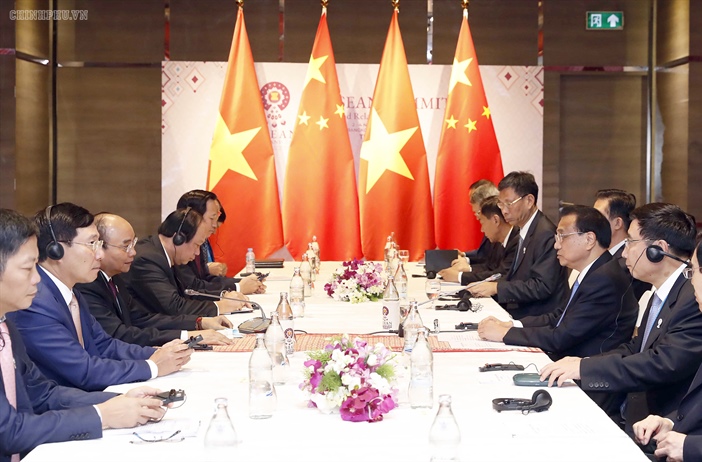 Thủ tướng Nguyễn Xuân Phúc gặp Thủ tướng Trung Quốc