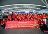 Hàng ngàn CĐV nhuộm đỏ sân bay quốc tế Nội Bài sang Philippines tiếp lửa U22 Việt Nam