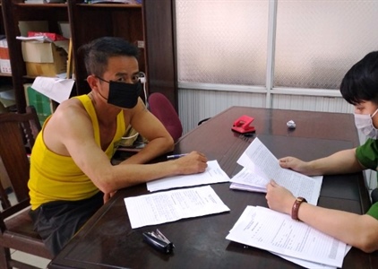 Quảng Ninh:​​​​​​​ Xử phạt người dân phá hỏng biển báo chống dịch Covid-19