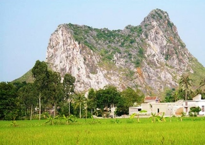 Di tích quốc gia lèn Hai Vai (Diễn Châu, Nghệ An) bị đào bới nham...