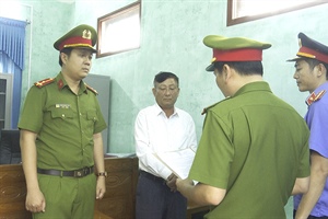 Khởi tố, bắt giam Phó Chủ tịch HĐND xã Quảng Châu